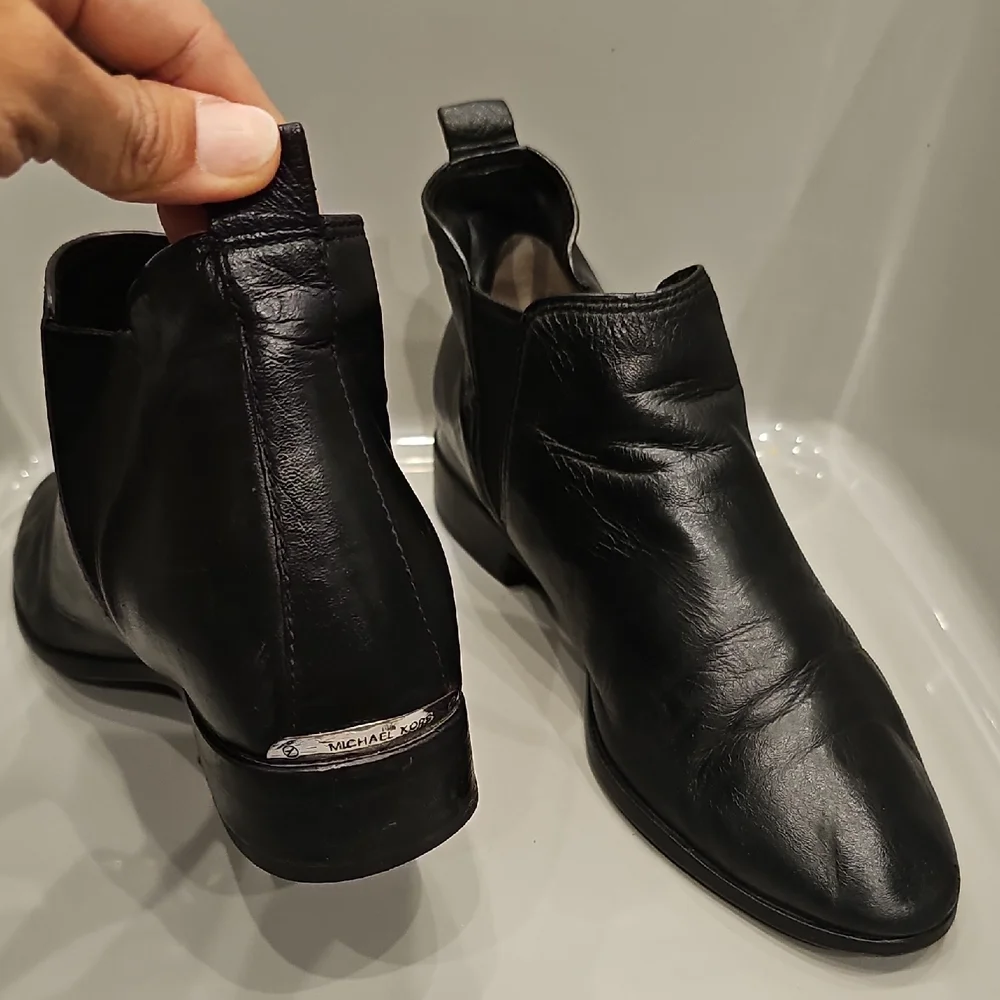 MICHAEL KORS Black Leather Ankle Booties Sz 7.5